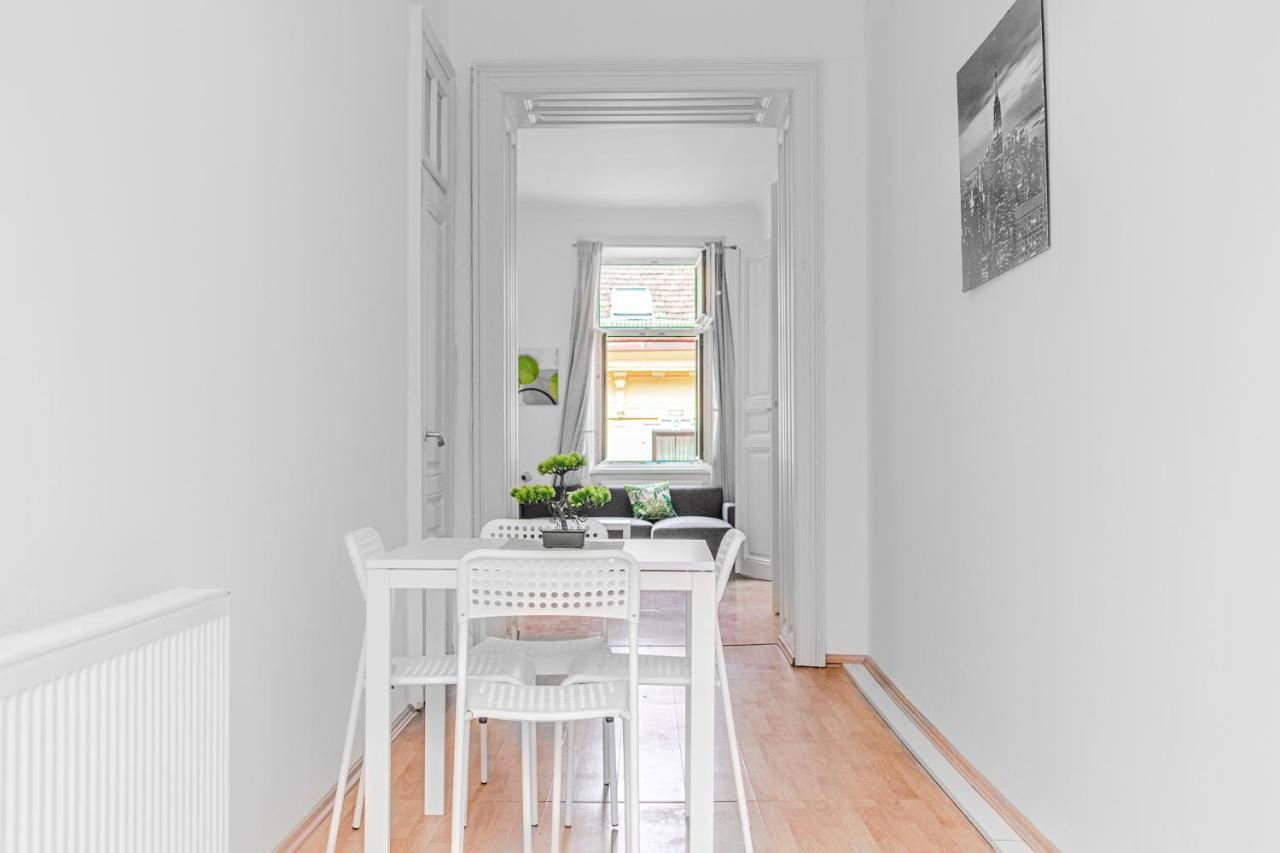 Pleasing 2Br Apt. Akh-Perfect For Groups Wien Eksteriør billede