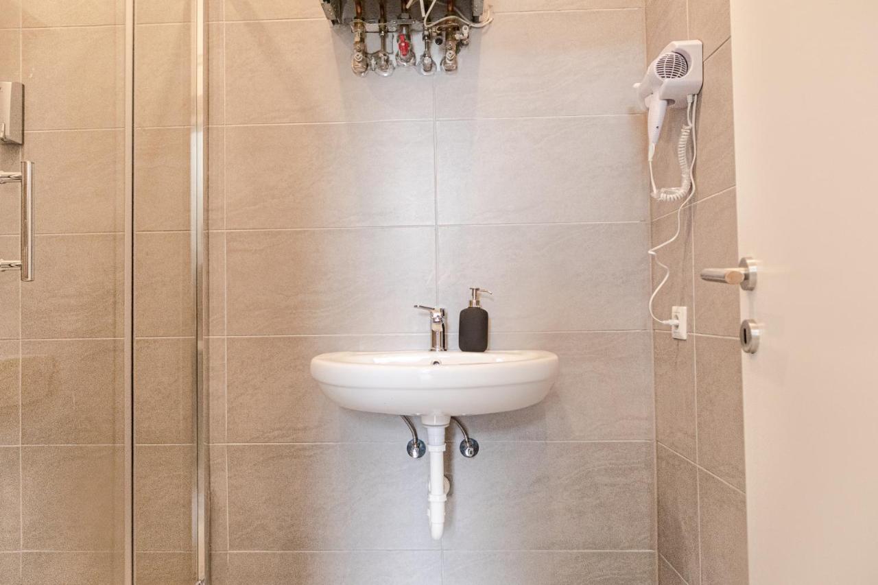 Pleasing 2Br Apt. Akh-Perfect For Groups Wien Eksteriør billede